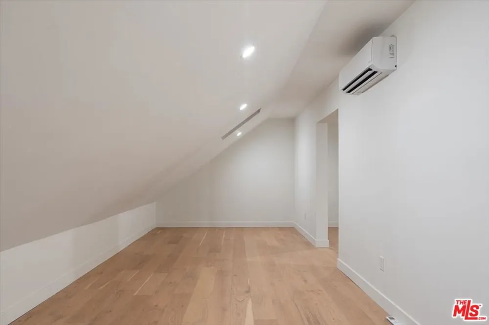 2240 Ewing Street Los Angeles, CA 90039