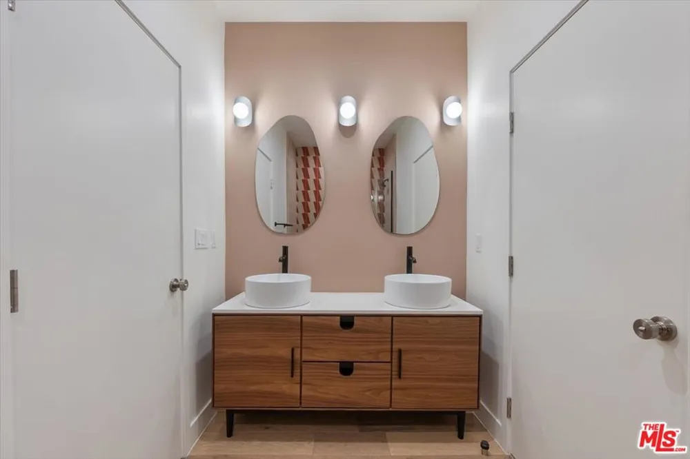 2240 Ewing Street Los Angeles, CA 90039
