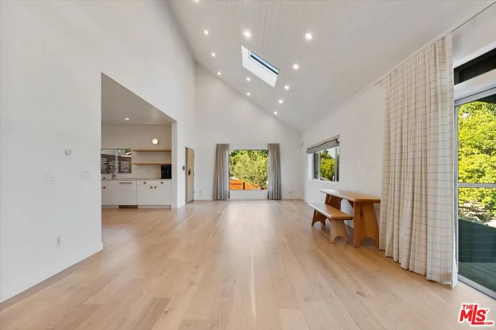 2240 Ewing Street Los Angeles, CA 90039