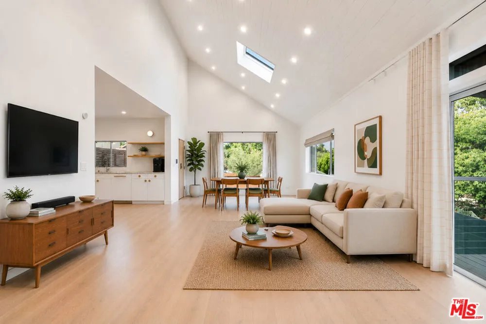 2240 Ewing Street Los Angeles, CA 90039