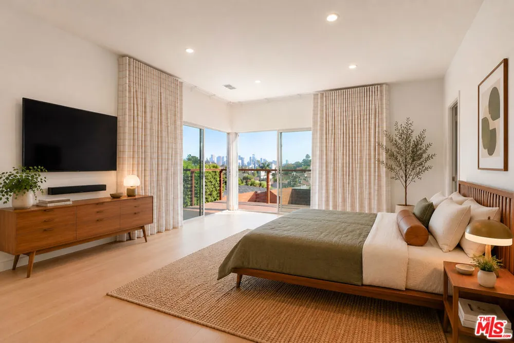2240 Ewing Street Los Angeles, CA 90039