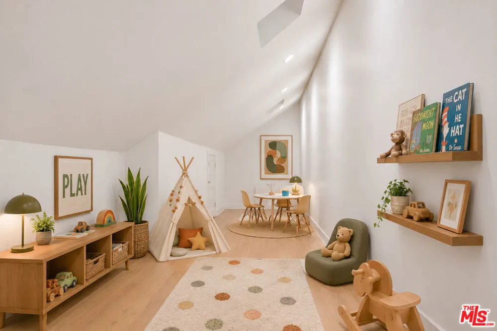 2240 Ewing Street Los Angeles, CA 90039