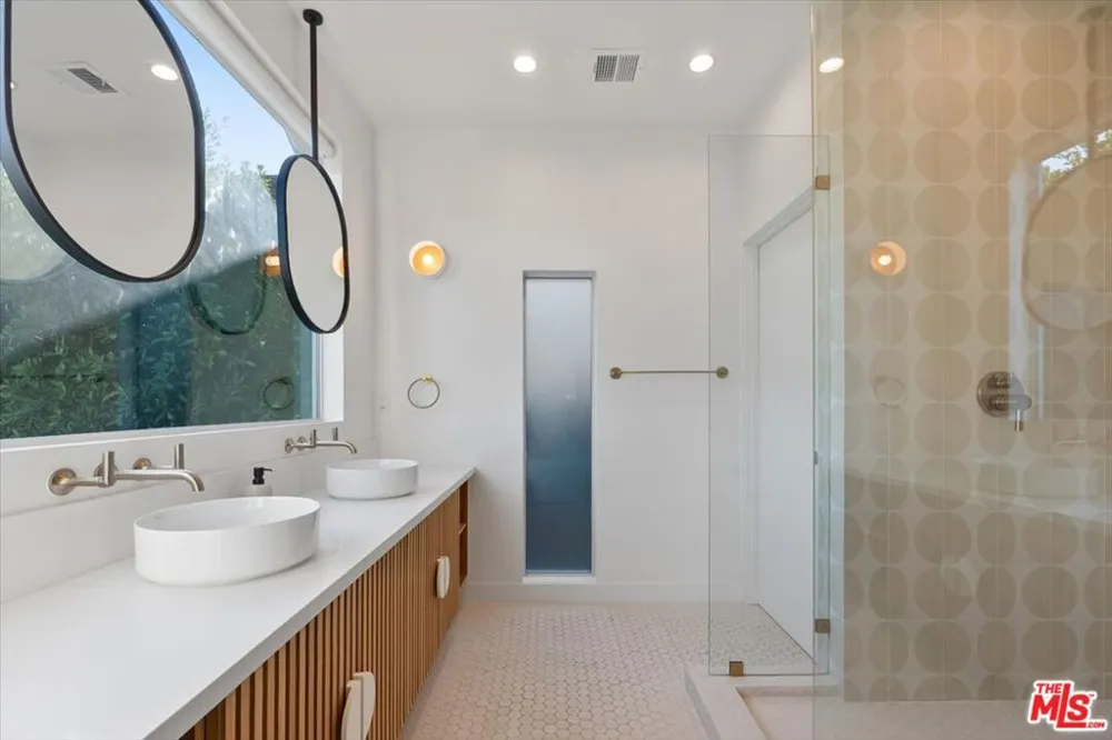 2240 Ewing Street Los Angeles, CA 90039