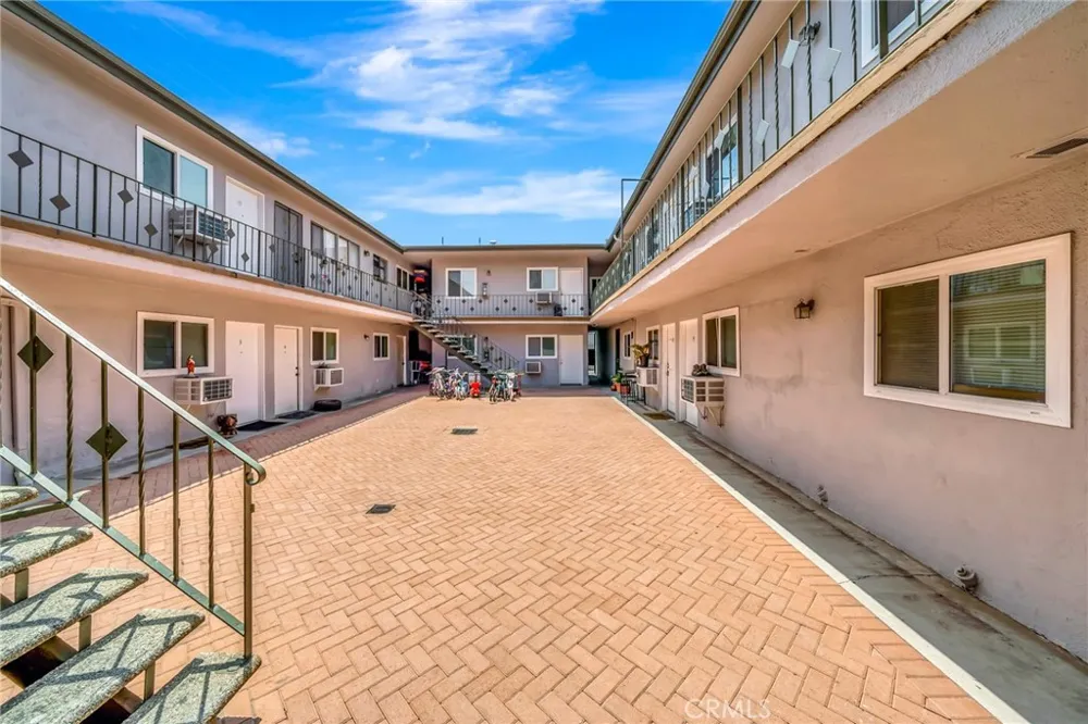 6735 Elmer #4 North Hollywood, CA 91606