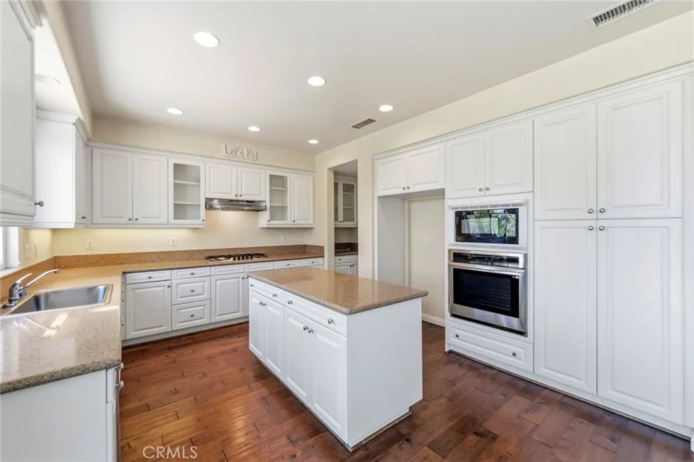 26807 Cottonwood Court Valencia, CA 91381