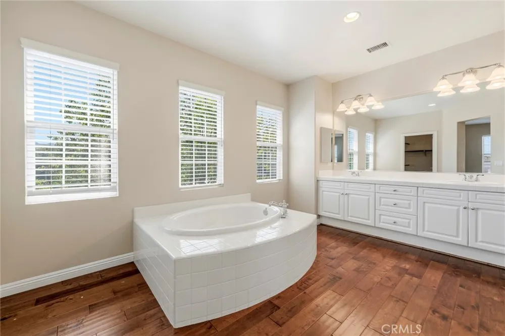 26807 Cottonwood Court Valencia, CA 91381