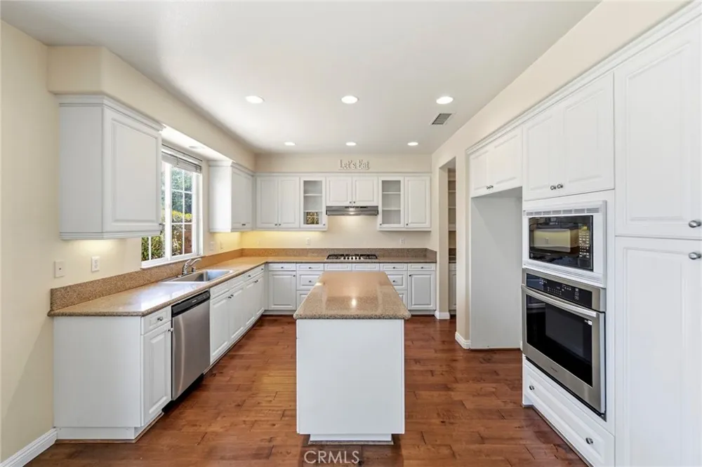 26807 Cottonwood Court Valencia, CA 91381
