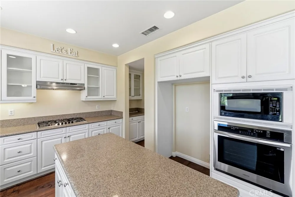 26807 Cottonwood Court Valencia, CA 91381