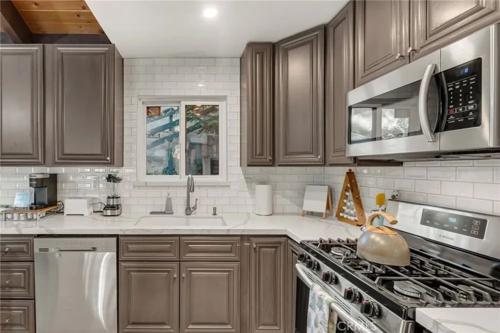 32061 Pine Cone Running Springs, CA 92382
