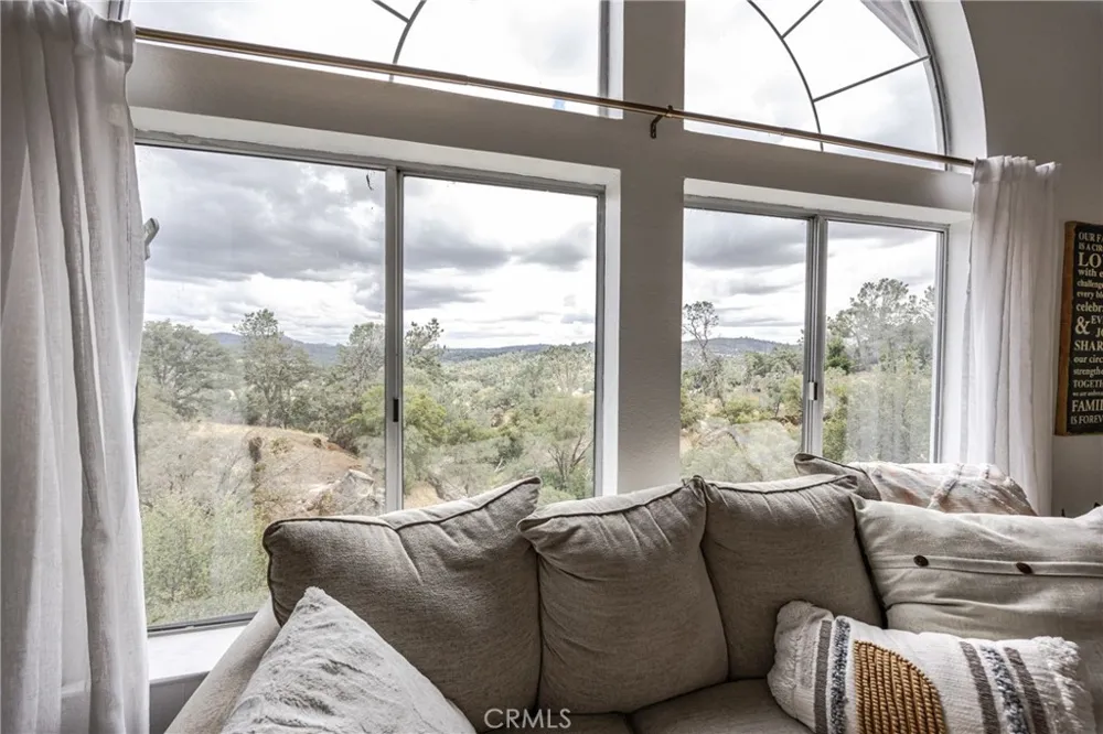 28977 Long Hollow Court Coarsegold, CA 93614