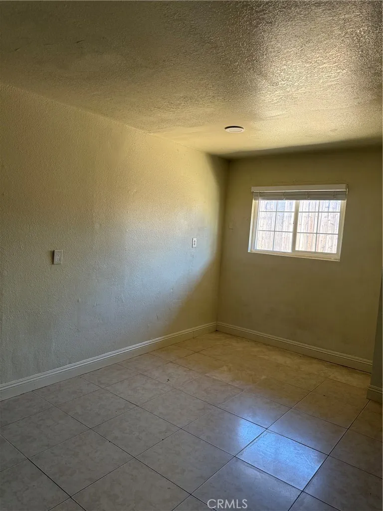 20930 Lone Eagle #2 Apple Valley, CA 92308