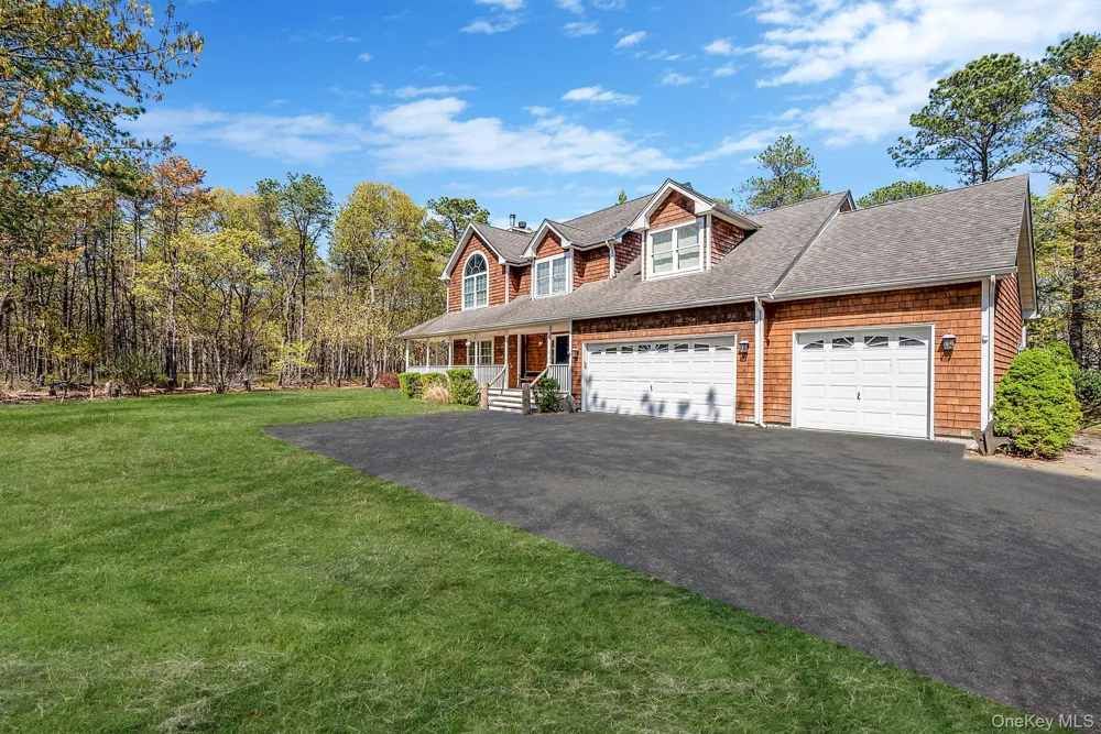 41 Cozine Road Manorville, NY 11949