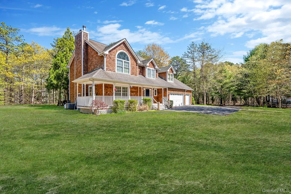 41 Cozine Road Manorville, NY 11949
