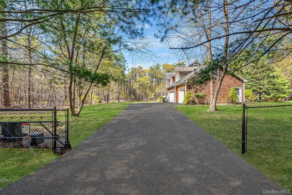 41 Cozine Road Manorville, NY 11949