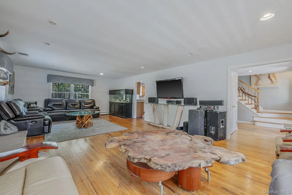 41 Cozine Road Manorville, NY 11949
