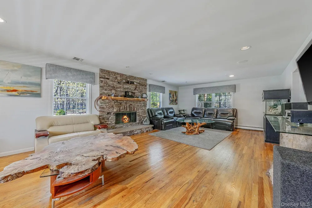 41 Cozine Road Manorville, NY 11949