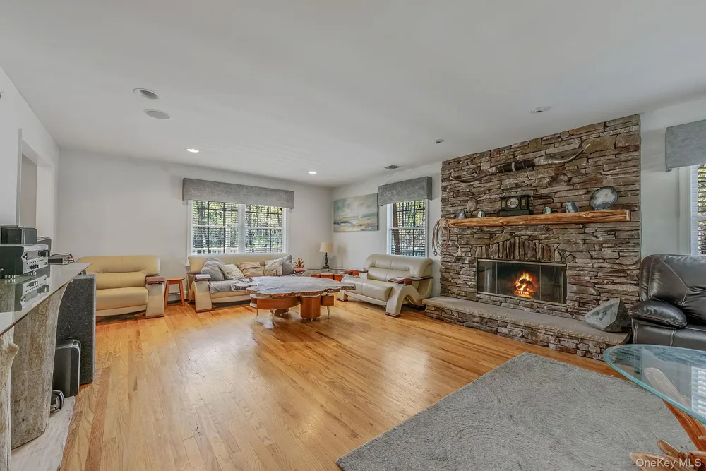 41 Cozine Road Manorville, NY 11949