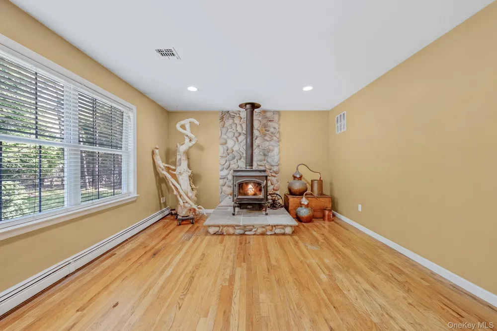 41 Cozine Road Manorville, NY 11949