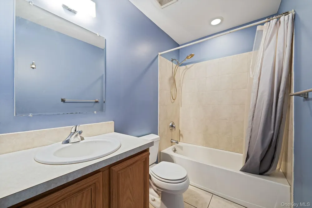 41 Cozine Road Manorville, NY 11949