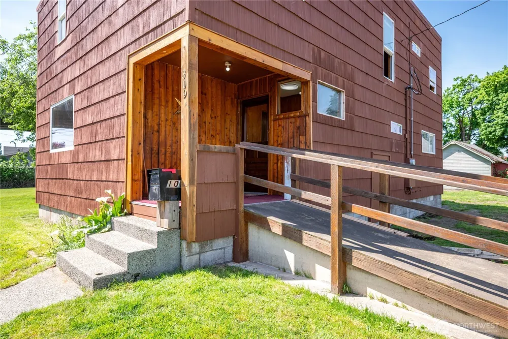 309 NW 2nd Avenue Kelso, WA 98626