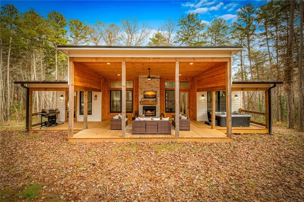 649 Lees Ride McCaysville, GA 30555
