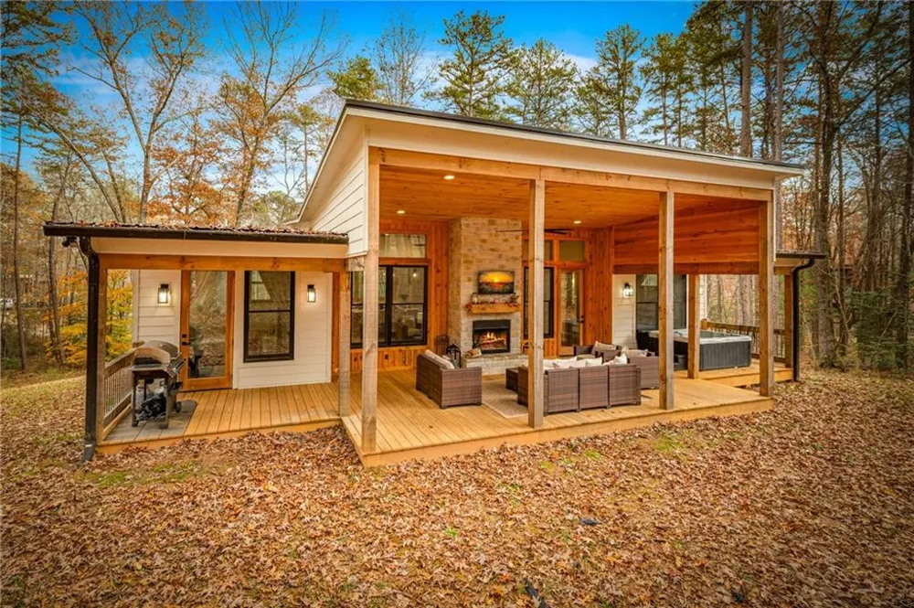 649 Lees Ride McCaysville, GA 30555