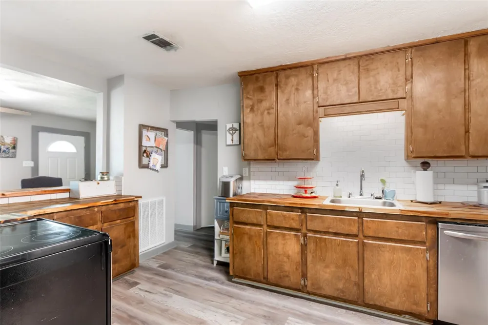 1811 Reese Street Liberty, TX 77575