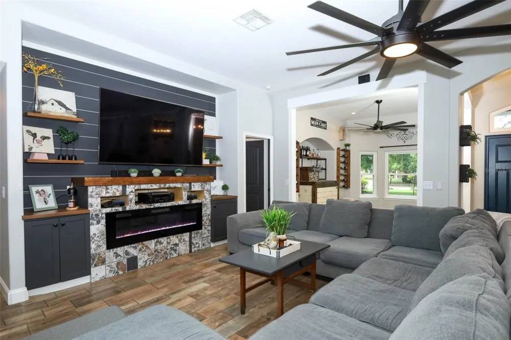 2461 WASSUM TRAIL Oviedo, FL 32766