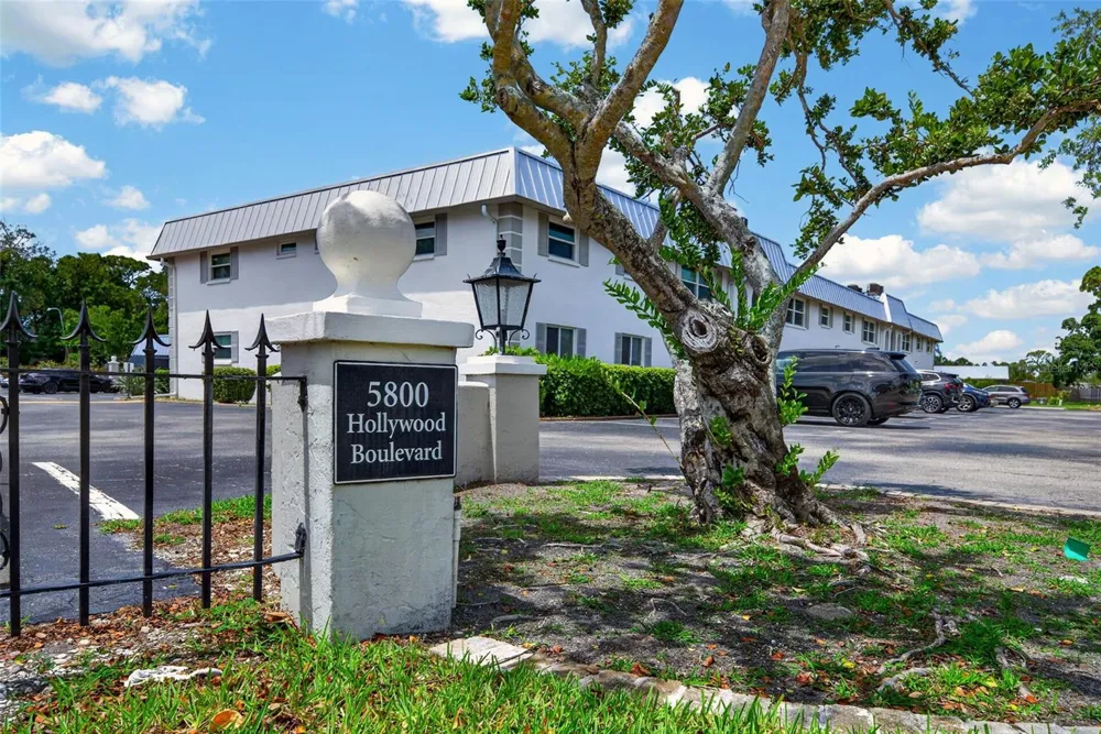 5800 HOLLYWOOD BOULEVARD #112 Sarasota, FL 34231