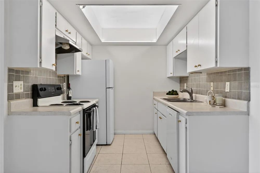 5800 HOLLYWOOD BOULEVARD #112 Sarasota, FL 34231
