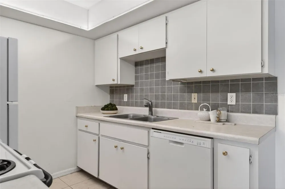 5800 HOLLYWOOD BOULEVARD #112 Sarasota, FL 34231