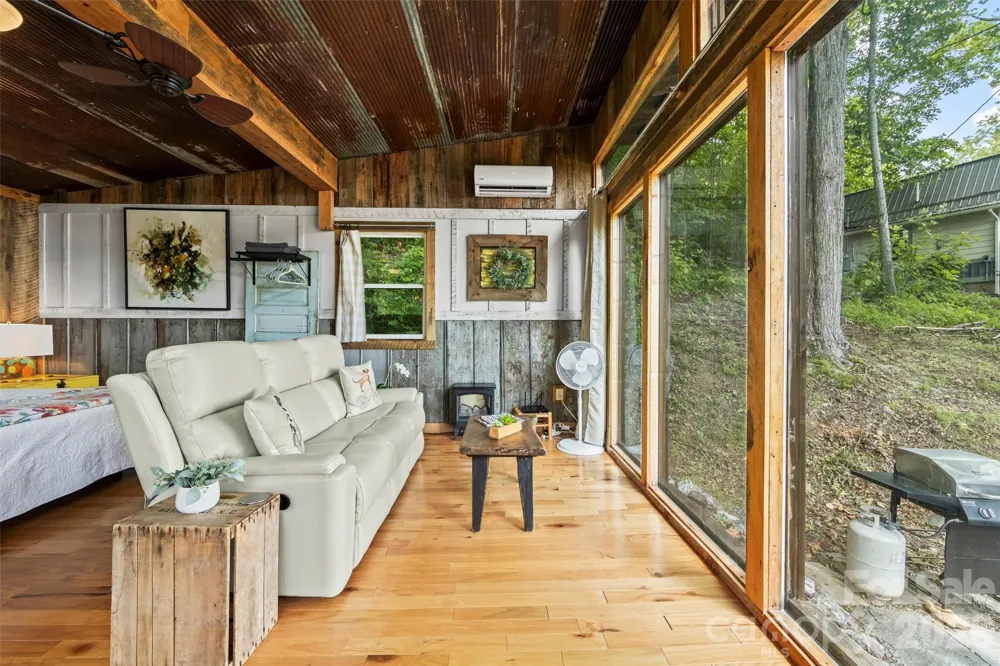 553 Paradise Mountain Road Canton, NC 28716