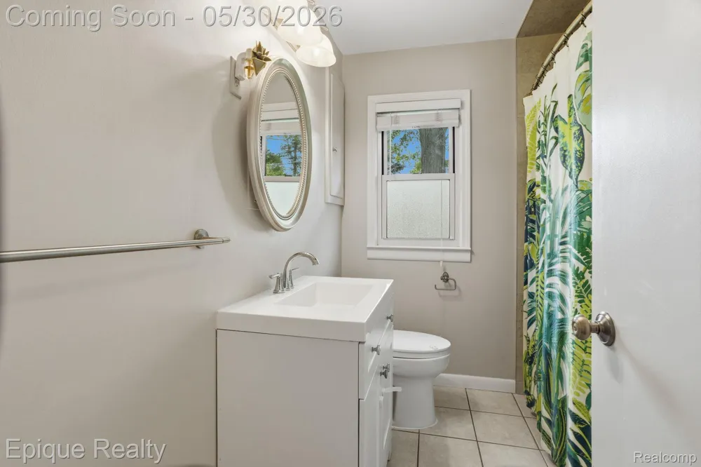 29087 Howard Avenue Madison Heights City, MI 48071