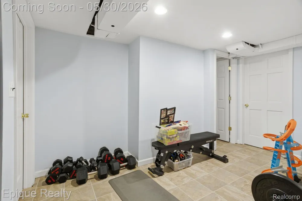 29087 Howard Avenue Madison Heights City, MI 48071