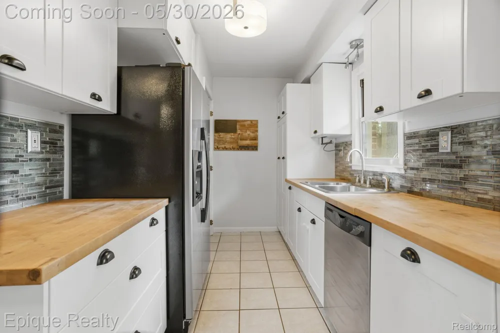 29087 Howard Avenue Madison Heights City, MI 48071