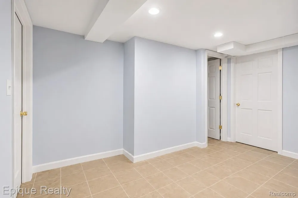 29087 Howard Avenue Madison Heights City, MI 48071