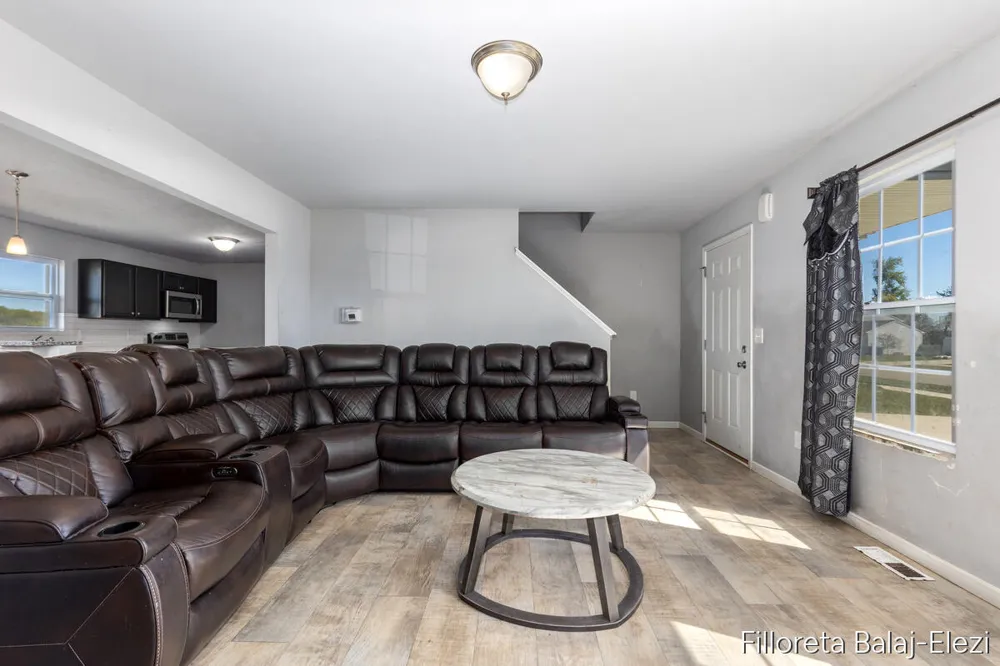 467 Oak View Drive Middleville, MI 49333