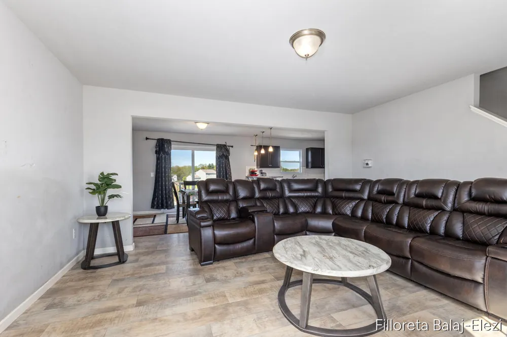 467 Oak View Drive Middleville, MI 49333