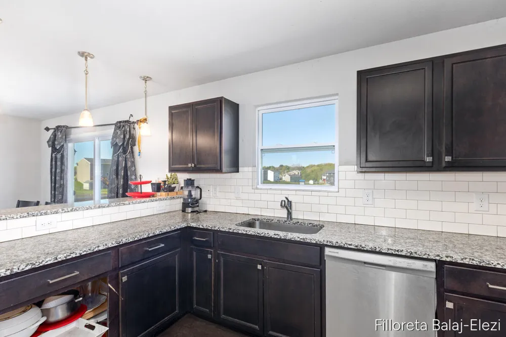467 Oak View Drive Middleville, MI 49333