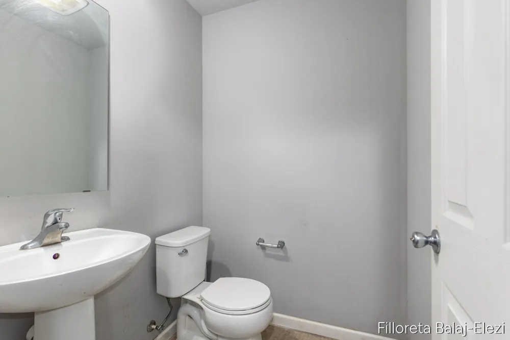 467 Oak View Drive Middleville, MI 49333