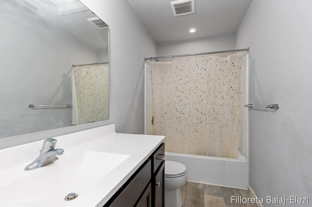 467 Oak View Drive Middleville, MI 49333