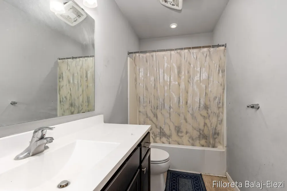 467 Oak View Drive Middleville, MI 49333