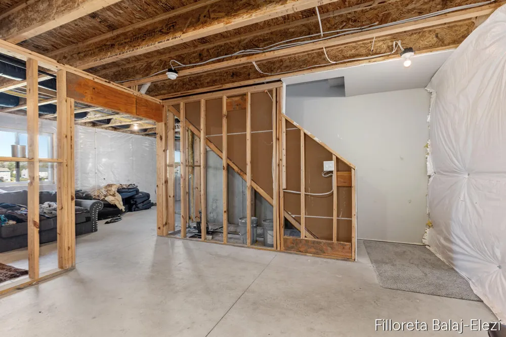 467 Oak View Drive Middleville, MI 49333