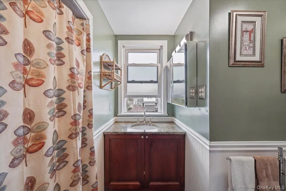 27 Faneuil Place New Rochelle, NY 10801