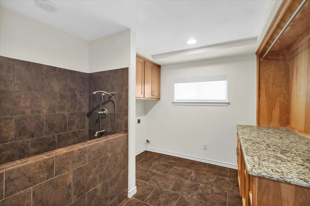 1943 Camelot Drive Grapevine, TX 76051