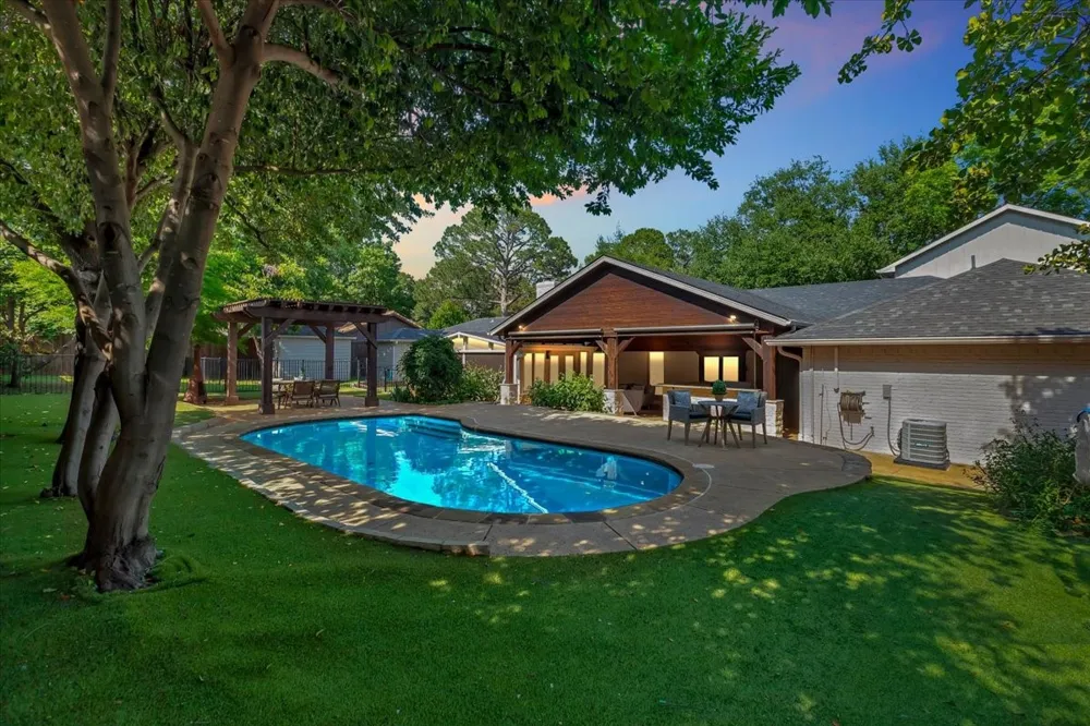 1943 Camelot Drive Grapevine, TX 76051