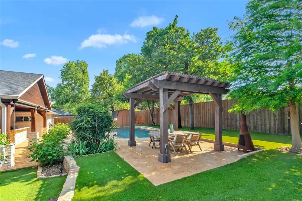 1943 Camelot Drive Grapevine, TX 76051