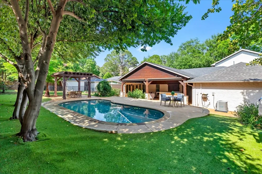 1943 Camelot Drive Grapevine, TX 76051