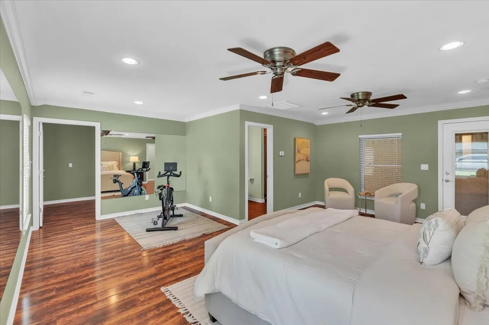 1943 Camelot Drive Grapevine, TX 76051