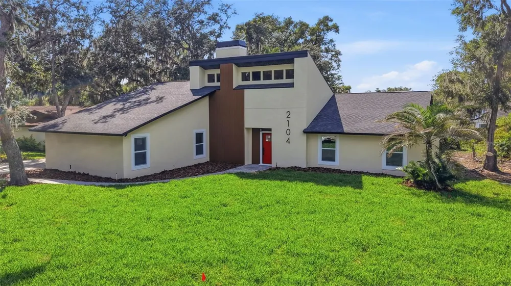 2104 DOEFIELD COURT Valrico, FL 33596